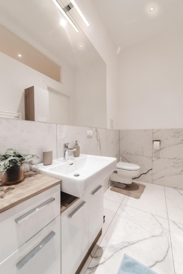 Cozy Apartment, 2 Private Terraces, 8 Min To City Center Wiedeń Zewnętrze zdjęcie
